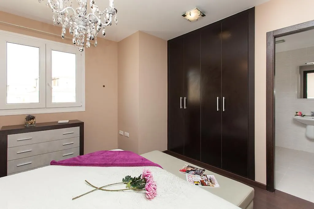 Villa Golden Park By Vacanzy Collection Spain